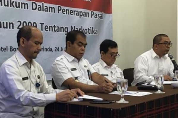 BNNP Kaltim - Lambat laun penyalahgunaan narkotika menjadi masalah yang serius, maka dari itu pada zaman Orde Baru pemerintah mengeluarkan regulasi berupa Undang-Undang Nomor 22 Tahun 1997 sebagaimana telah diubah menjadi Undang-Undang Nomor 35 Tahun 2009 Tentang Narkotika.