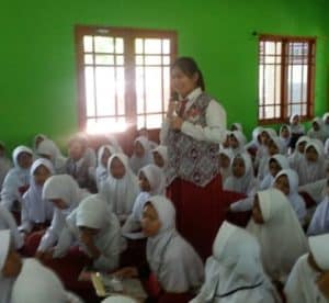 Balikpapan  -   Sosialisasi dalam rangka Masa Pengenalan Lingkungan Sekolah atau MPLS Tahun Pembelajaran 2019/2020 di SMP Negeri 18 Balikpapan dilaksanakan pada  hari  senin 15  juli 2019,  Kegiatan ini diikuti sekitar 180 siswa dan siswi .