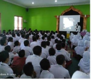 Balikpapan  -   Sosialisasi dalam rangka Masa Pengenalan Lingkungan Sekolah atau MPLS Tahun Pembelajaran 2019/2020 di SMP Negeri 18 Balikpapan dilaksanakan pada  hari  senin 15  juli 2019,  Kegiatan ini diikuti sekitar 180 siswa dan siswi .