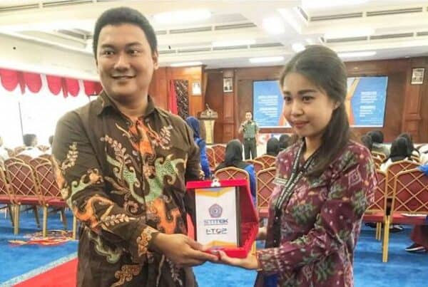 BNNK Bontang Sosialisasi Bahaya Narkoba kepada Mahasiswa Baru Akper Pandan Harum Banjarmasin Cokorda Istri Sinta S.R, S.Sos selaku Penyuluh Narkoba sie P2M BNN Kota Bontang menyampaikan Sosialisasi Bahaya Narkoba pada kegiatan Program Pengenalan Kehidupan Kampus Mahasiswa Baru (P2K2MB)