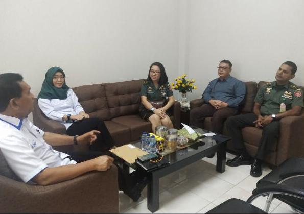 BNNP Kalimantan Timur - DR. R Hardjanto dengan Dua orang dokter yaitu dr. Ragu Rahman, Sp.KJ dan Ibu dr. Olifia,Sp.PK. lakukan kunjungan Ke BNNK Balikpapan