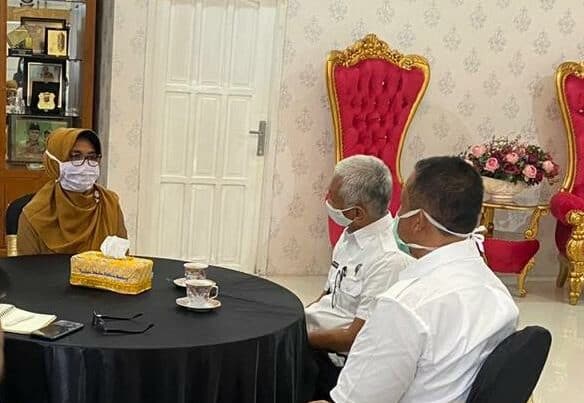 BNNP Kalimantan Timur - Ka.BNNP Pencegahan ini harus diawali dari komunitas terkecil yaitu perhatian keluarga, perlu dibangkitkan norma-norma dari keluarga, seperti pendidikan agama dan adab sopan santun.