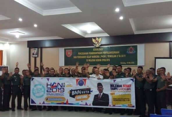 BNNK Bontang , Sosialisasi P4GN Dan Test Urine Tersebut Diikuti 43 Anggota Kodim Kota Bontang. BNNK Bontang , Sosialisasi P4GN Dan Test Urine Tersebut Diikuti 43 Anggota Kodim Kota Bontang.