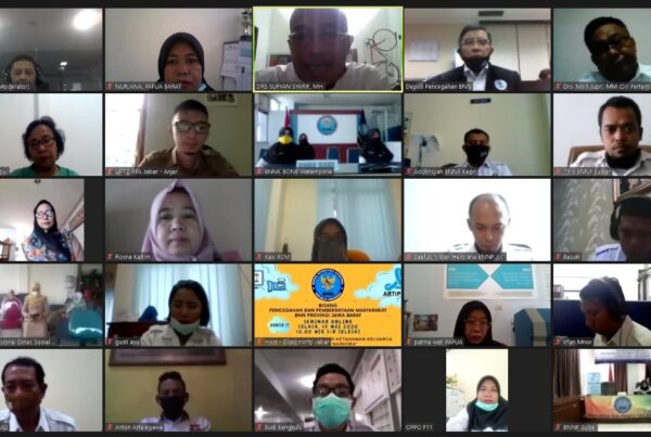 BNNP Kalimantan Timur - Perkokoh Pondasi Pencegahan Narkoba Dengan Melakukan Atifitas Dirumah .