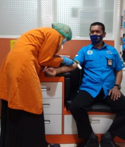 BNNP Kalimantan Timur - Memutus Penularan Covid-19, BNNK Balikpapan Melaksanakan Pemeriksaan Rapid Test Bagi Seluruh Pegawai .