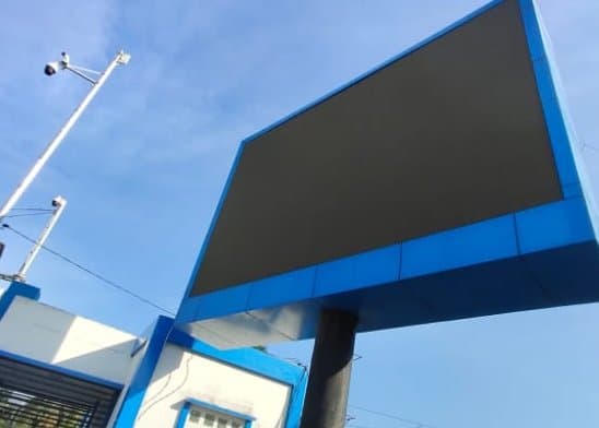 BNNP Kaltim - Videotron large electronic display (LED) milik BNNP Kaltim yang berada di Kota Balikpapan sejak tanggal 12 Maret 2020 yang brlokasi diperempatan lampu merah BSCC DOME balikpapan hingga sekarang mengalami gaganguan atau pemandaman total .