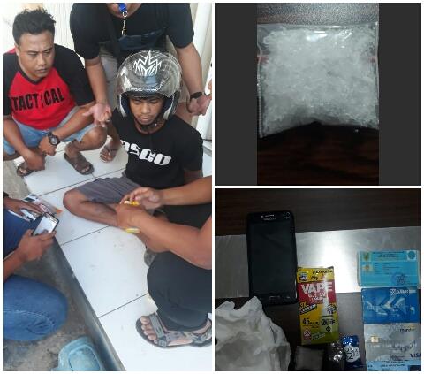BNNK – SP Diamankan Tim Pemberantasan BNNK Samarinda, Saat Mengambil Barang Narkotika Jenis Sabu Sabu dengan Berat 5,28 Gram Di Parkiran Hotel. BNNK – SP Diamankan Tim Pemberantasan BNNK Samarinda, Saat Mengambil Barang Narkotika Jenis Sabu Sabu dengan Berat 5,28 Gram Di Parkiran Hotel.