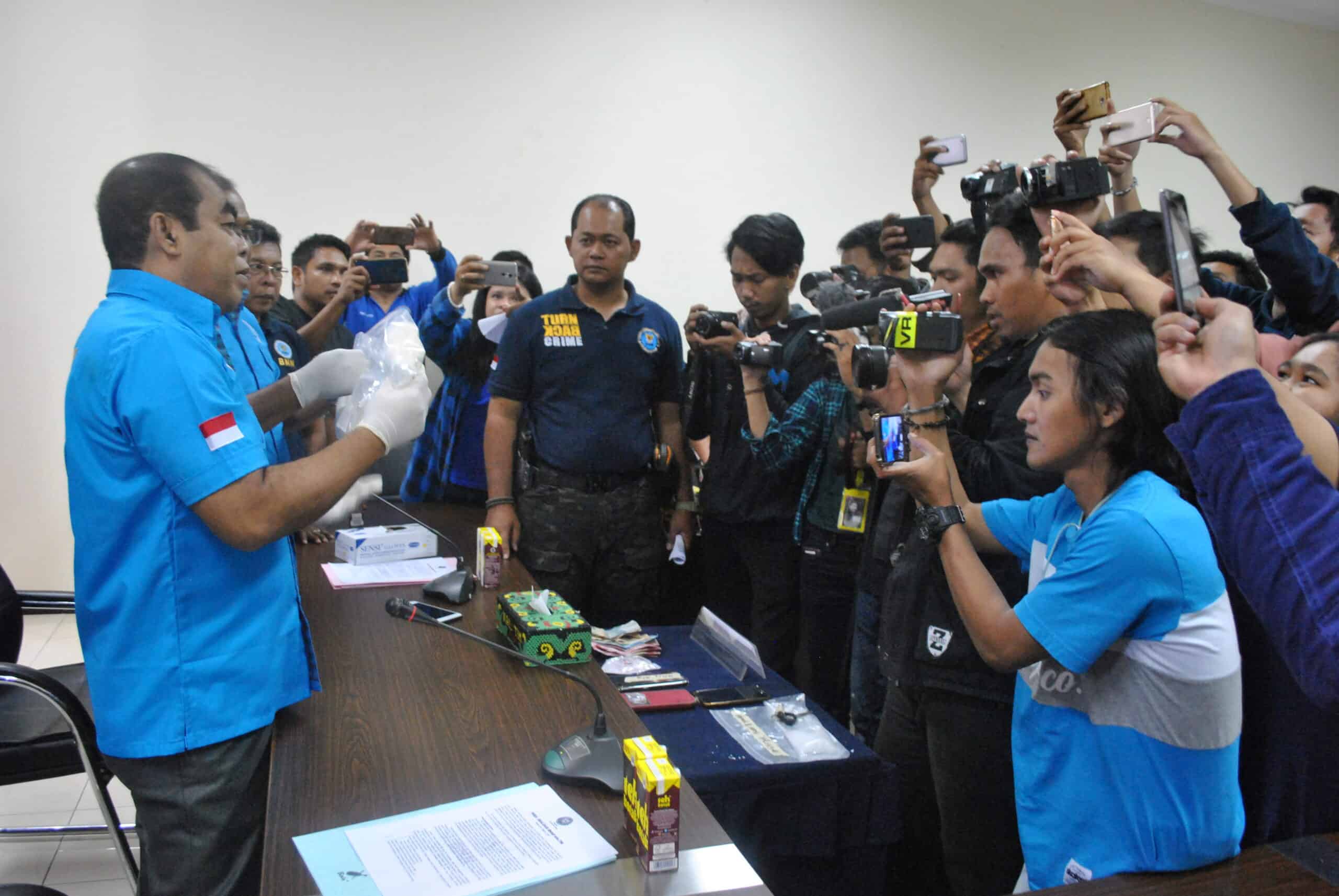 Rilis ……. Berhasil Mengamankan Jaringan Narkoba Kota Bontang Dengan Barang Bukti Narkotika Jenis Sabu sabu . Rilis ……. Berhasil Mengamankan Jaringan Narkoba Kota Bontang Dengan Barang Bukti Narkotika Jenis Sabu sabu .