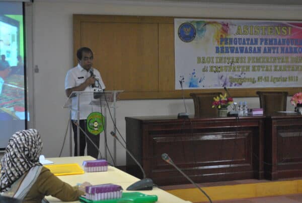 BNNP Kaltim - narkoba perlu ditangani secara komprehensif dan integral dengan mengupayakan langkah-langkah menyeluruh baik dari segi pengurangan permintaan (demand reduction) maupun pengurangan pasokan (supply reduction) secara komprehensif perlu dilakukan bersama oleh semua pihak untuk mewujudkan komitmen Pembangunan Berwawasan Anti Narkoba. 