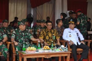 BNNP Kaltim - Panglima TNI Marsekal Hadi Tjahjanto secara resmi menutup Tentara Manunggal Membangun Desa (TMMD) di Lapangan Parkir Kompleks Stadion Sempaja, Kamis (8/8/2019).