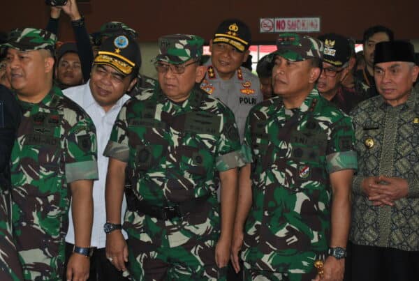 BNNP Kaltim - Panglima TNI Marsekal Hadi Tjahjanto secara resmi menutup Tentara Manunggal Membangun Desa (TMMD) di Lapangan Parkir Kompleks Stadion Sempaja, Kamis (8/8/2019).