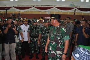 BNNP Kaltim - Panglima TNI Marsekal Hadi Tjahjanto secara resmi menutup Tentara Manunggal Membangun Desa (TMMD) di Lapangan Parkir Kompleks Stadion Sempaja, Kamis (8/8/2019).