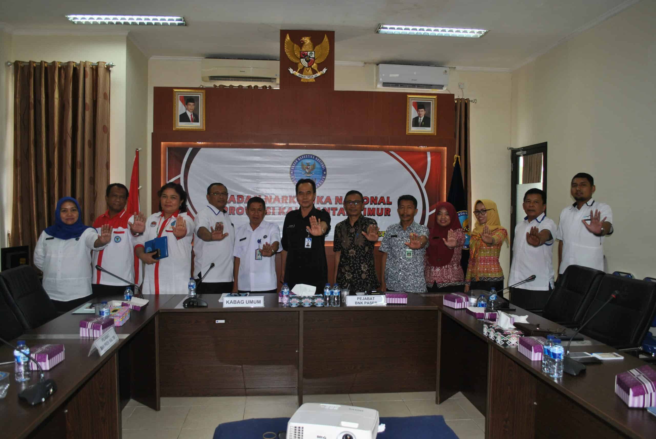 BNNP Kaltim – Kasubag Bidang Kesra Kabupaten Paser Melakukan Koordinasi Dengan Anggota BNNP Kaltim Terkait Dengan Meningkatnya Korban Narkoba Di Kabupaten Paser . BNNP Kaltim – Kasubag Bidang Kesra Kabupaten Paser Melakukan Koordinasi Dengan Anggota BNNP Kaltim Terkait Dengan Meningkatnya Korban Narkoba Di Kabupaten Paser .