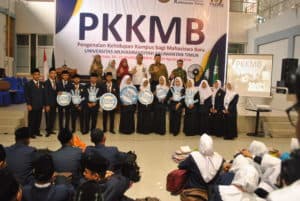 BNNP Kaltim - Narkoba menjadi ancaman langsung untuk bangsa Indonesia,  Sebagai kampus  yang wajib membentengi mahasiswanya akan bahaya narkoba, Universitas  Muhammadiyah  Kalimantan Timur  memberikan kuliah umum penanggulangan bahaya narkotika untuk mahasiswa baru.