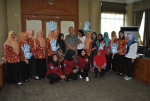 BNNP Kaltim - (BNN) Kaltim Bersama BNK Kutai Timur memberikan pemahaman dan kewaspadaan terhadap bahaya narkoba kepada anak-anak melalui para kader PKK
