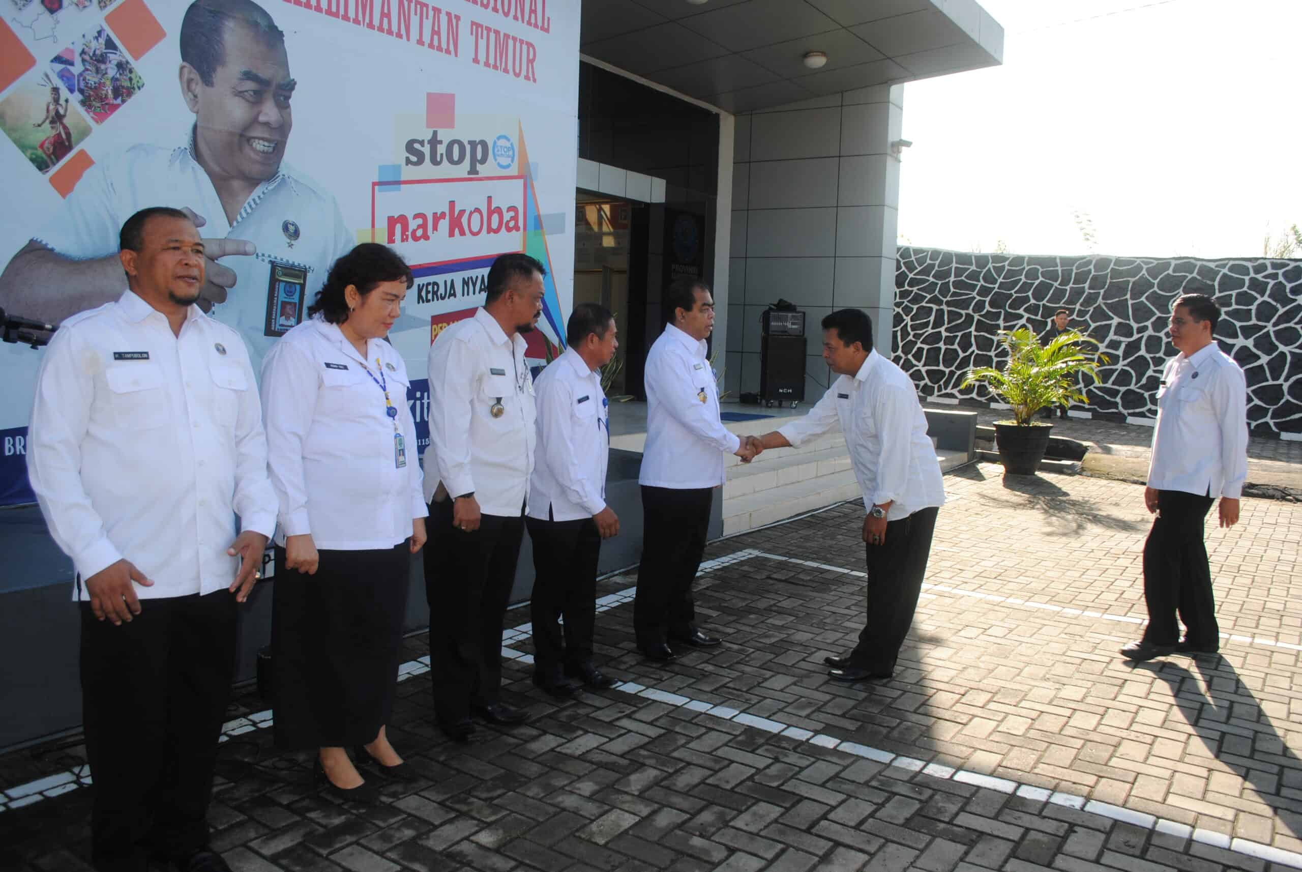 BNNP - Halal Bihalal Keluarga Besar BNNP Kalimantan Timur “ Janganlah Kalian Saling Memutuskan Hubungan, Jangan Saling Membelakangi, Jangan Saling Bermusuhan, Jangan Saling Hasud. BNNP - Halal Bihalal Keluarga Besar BNNP Kalimantan Timur “ Janganlah Kalian Saling Memutuskan Hubungan, Jangan Saling Membelakangi, Jangan Saling Bermusuhan, Jangan Saling Hasud.