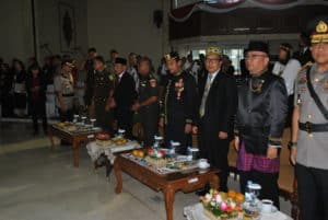 BNNP Kaltim - Ka.BNNP Kaltim Drs. Raja Haryono,SH.M.Hum yang di wakili oleh Kepala bidang Rehabilitasi Drs.Iwan Setyawan menghadiri Rapat Paripurna DPRD Provinsi Kaltim dengan agenda Peringatan Hari Ulang Tahun ke-63 Provinsi Kalimantan Timur