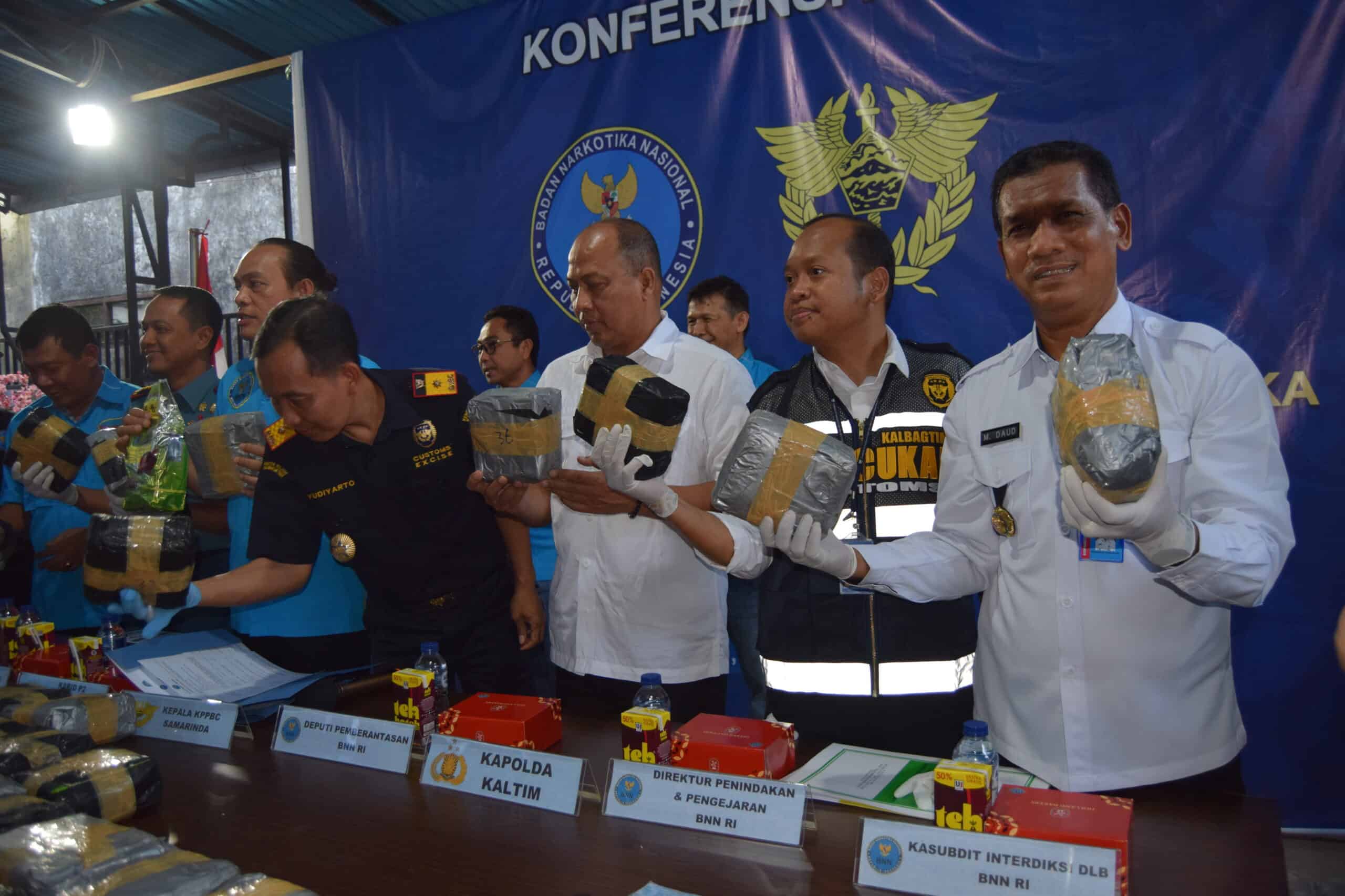 BNNP Kalimantan Timur - BNN meneruh  perhatian khusus  untuk   terhadap  dua Provinsi Kaltara Dan Kalimantan Timur dimana Kaltara   merupakan  daerah  perbatasan  darat   dan laut  dengan  tingkat kerwanan   sebagai  pintu masuknya Narkotika dari negara   tetangga .