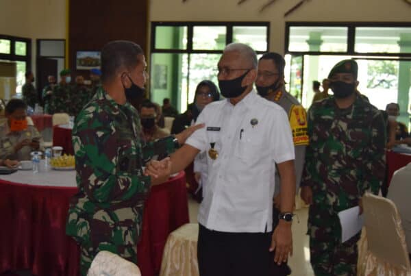 BNNP Kaltim - Brigjen TNI Cahyo Suryo Putro S.I.P, M.Si. Menegaskan Komunikasi Sosisl Dan Silaturahmi Menegakkan Disiplin Masyarakat Guna Memutus Penyebaran Covid-19 Di Kaltim, Akibat Covid-Kesehatan Masyarakat Menuju Ke Masa Pertahanan Kesehatan Masyarakat Yang Lebih Kuat Dalam Rangka Melawan Covid-19.