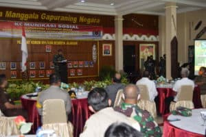 BNNP Kaltim - Brigjen TNI Cahyo Suryo Putro S.I.P, M.Si. Menegaskan Komunikasi Sosisl Dan Silaturahmi Menegakkan Disiplin Masyarakat Guna Memutus Penyebaran Covid-19 Di Kaltim, Akibat Covid-Kesehatan Masyarakat Menuju Ke Masa Pertahanan Kesehatan Masyarakat Yang Lebih Kuat Dalam Rangka Melawan Covid-19.