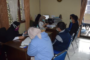 BNNP Kaltim - Beri pelayanan secara geratis, Namun mereka kita minta bawa alat tes kit uji narkotika yang bisa dibeli di apotik Serta membawa KTP bagi yang punya, jika tidak bawa KK