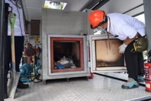 BNNP Kaltim - Pemusnahan barang bukti kali ini BNNP kaltim menggandeng Balai POM Samarinda Musnahkan Sabu denga incenerator.