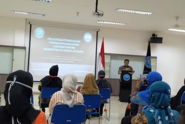 BNNP Kaltim - Andi Paisah, S.Si, Apt, M.Kes Ikuti Penguatan Pengetahuan Aspek Laboratorium Narkotika di Kewilayahan .