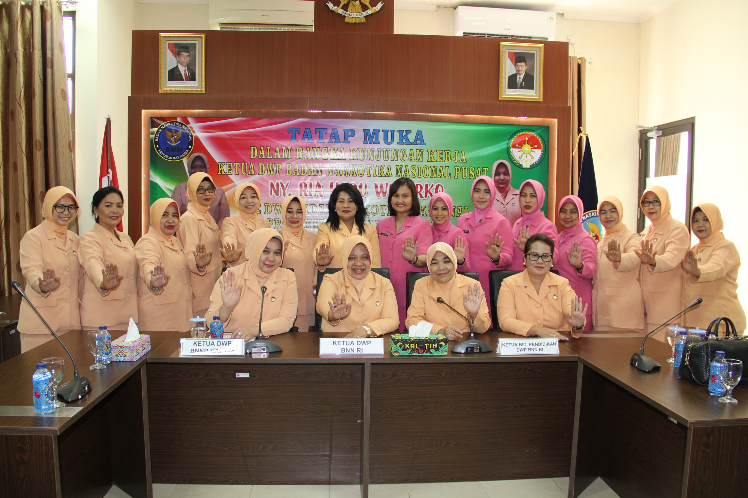 Kunjungan Kerja IBU Ketua Pengurus Dharma Wanita BNN RI Ke kalimantan Timur Kunjungan Kerja IBU Ketua Pengurus Dharma Wanita BNN RI Ke kalimantan Timur