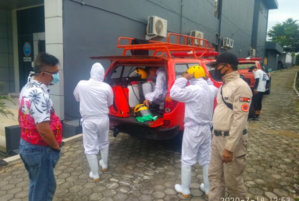 BNNP Kaltim - Indikasi Adanya Anggota BNNP Reaktip, BNNP Kaltim Lakukan Penyemprotan Cairan Desinfektan di seluruh ruangan dalam rangka untuk mencegah penyebaran virus Corona (Covid-19).