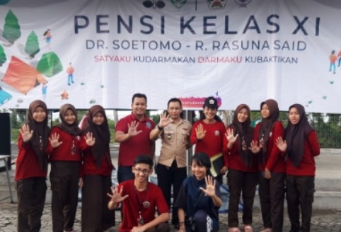 BNNP Kaltim - 400 siswa dan siswi  kelas XI SMA Negeri 1 Balikpapan Ikuti osialisasi memerangi bahaya narkoba melalui Kemah Wajib " Pramuka DR. Soetomo - R. Rasuna Said  SMAN 1 Balikpapan