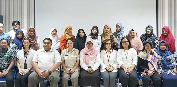 BNNK Balikpapan - sosialisasi HIV/AIDS tersebut diharapkan para perserta mempunyai pengetahuan untuk mencegah dan mengurangi risiko penularan HIV, meningkatkan kualitas hidup ODHA