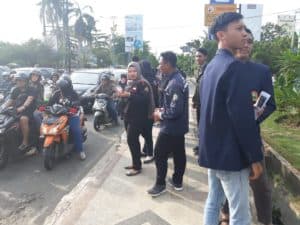 BNNK Samarinda - HIV/AIDS Harus disosialisasaikan mulai umur 15-24 tahun atau mulai jenjang SMP. Itu perlu dimasifkan agar semua siswa memahami. Maka, Disdik (Dinas Pendidikan) harus memiliki perhatian khusus untuk pencegahan HIV AIDS itu dari anak SMP.