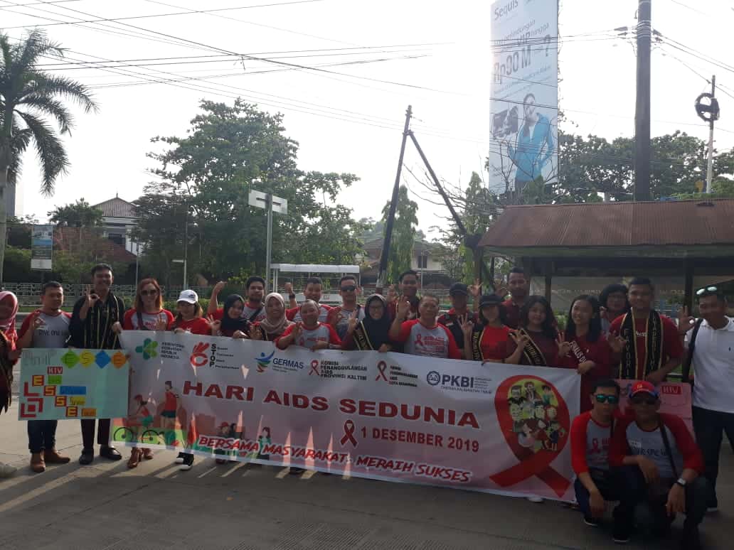 BNNK Samarinda - HIV/AIDS Harus disosialisasaikan mulai umur 15-24 tahun atau mulai jenjang SMP. Itu perlu dimasifkan agar semua siswa memahami. Maka, Disdik (Dinas Pendidikan) harus memiliki perhatian khusus untuk pencegahan HIV AIDS itu dari anak SMP.