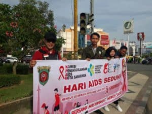 BNNK Samarinda - HIV/AIDS Harus disosialisasaikan mulai umur 15-24 tahun atau mulai jenjang SMP. Itu perlu dimasifkan agar semua siswa memahami. Maka, Disdik (Dinas Pendidikan) harus memiliki perhatian khusus untuk pencegahan HIV AIDS itu dari anak SMP.