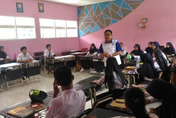 BNK Kutai Kartanegara - Beragam cara dan upaya dilakukan oleh Badan Narkotika Kabupaten Kutai Karta Negara (BNK) untuk membentengi kalangan pelajar dari bahaya penyalahgunaan narkoba.