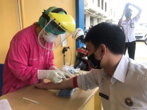 BNNP Kaltim - Sebanyak 17 pegawai Badan Narkotika Nasional kota Bontang menjalani "rapid test" atau tes cepat COVID-19. Gandeng LABKESDA Kota Bontang