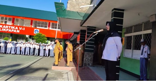 BNNP Kaltim - Rika Oktaviani, AMK, S.Psi mendorong kepada pihak sekolah agar senantiasa membentengi para pelajar atau siswa sehingga tidak terjerumus dalam penyalahgunaan narkoba.