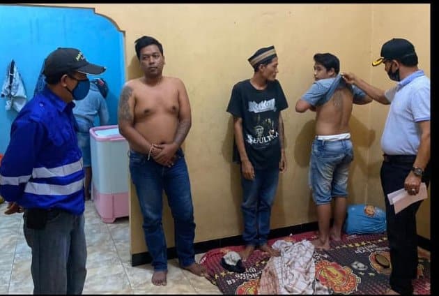 BNNP Kaltim - BNNK Balikpapan Amankan Warga Pesta Narkoba.