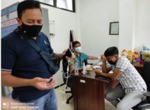 BNNP Kaltim - BNNK Samarinda, mencegah penyebaran virus Korona, seluruh pegawai Badan Narkotika Nasional (BNN) Kota Samarinda menjalani rapid test .