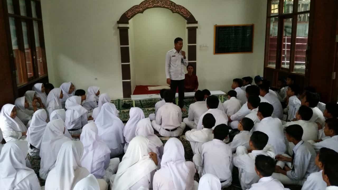BNNK Samarinda - Bahaya Narkoba di Wilayah Rawan dengan tujuan membangun wilayah sekolah yang berwawasan anti narkoba.  
