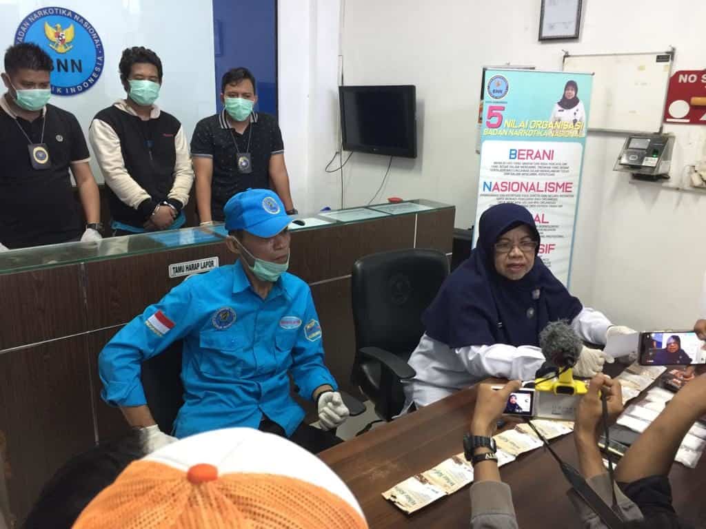 BNNK Samarinda - AG (33 tahun ) warga Jalan Pemuda II, Kelurahan Temindung Permai, Kecamatan Sungai Pinang, Bawa Narkotika jenis sabu sabu Diamankan BNNK Samarinda.