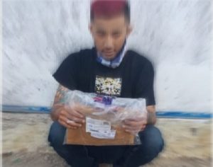 BNNP Kaltim - Dua Orang Yang Diduga Pengedar Narkoba Jenis Tembako Sintetis Gorila Dan Satu Orang Saksi, Diamankan Tim Gabungan BNNK Balikpanan Dan Tim Penindakan Dan Penyidikan KPPBC Balikpapan Dan Kanwil Bea Cukai Kalimantan Bagian Timur