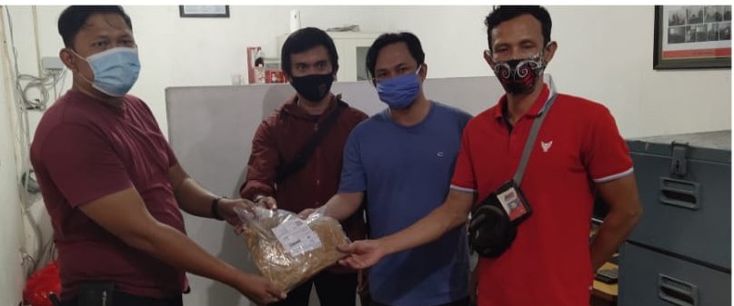 BNNP Kaltim - Dua Orang Yang Diduga Pengedar Narkoba Jenis Tembako Sintetis Gorila Dan Satu Orang Saksi, Diamankan Tim Gabungan BNNK Balikpanan Dan Tim Penindakan Dan Penyidikan KPPBC Balikpapan Dan Kanwil Bea Cukai Kalimantan Bagian Timur