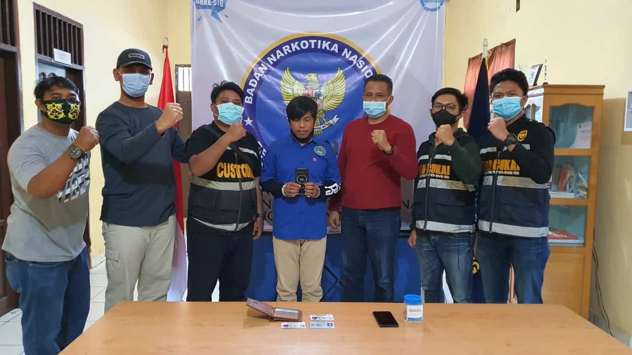 BNNP Kaltim - Dari tangan ND petugas BNNK Bontang mengamankan paket 1 ( saru ) paket Narkotika jenis tembakau sintetis/gorilla dengan berat total 4,1 Gram / Brutto,