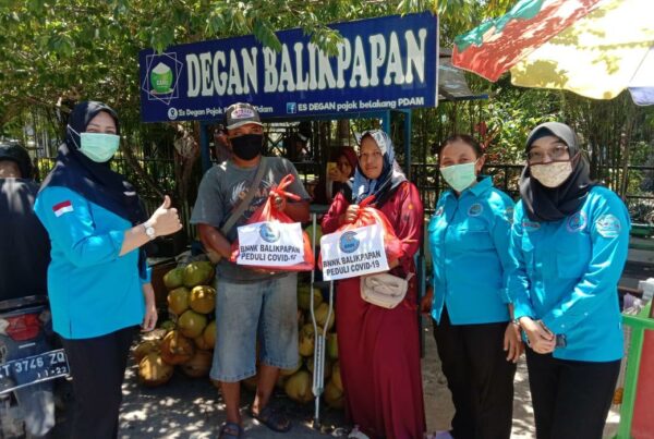 BNNP Kaltim - Adanya covid-19 Perlu saling membantu BNNK Balikpapan beserta staf memberikan bantuan berupa sembako kepada Yayasan Almutaqim Balikpapan