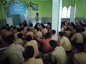 BNNK Samarinda - SMP  Negeri 5  samarinda  menggandeng  BNNK Samarinda Jum,at  tanggal   18  Oktober  2019  mengadakan  seminar  bertajuk Millenial Sehat Tanpa Narkoba  Menuju Indonesia Unggul bersama PLP-KKN Universitas Mulawarman-Samarinda .