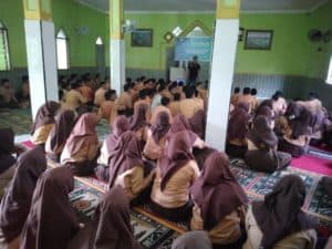 BNNK Samarinda - SMP  Negeri 5  samarinda  menggandeng  BNNK Samarinda Jum,at  tanggal   18  Oktober  2019  mengadakan  seminar  bertajuk Millenial Sehat Tanpa Narkoba  Menuju Indonesia Unggul bersama PLP-KKN Universitas Mulawarman-Samarinda .