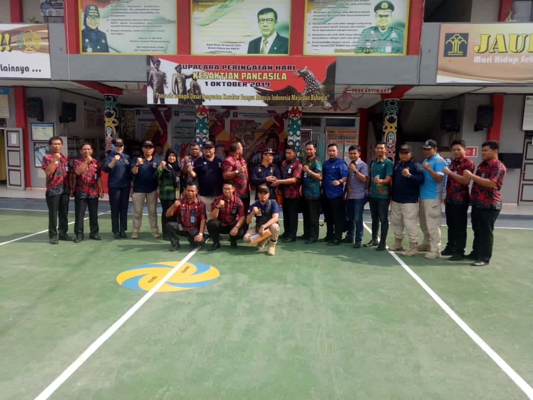 BNNK Samarinda - Kanwil melakukan tes urine terhadap 193 pegawai  Rumah Tahanan ( Rutan) Sempaja Samarinda dan Lembaga Pemasyarakatan ( Lapas) Kelas II A  Samarinda,  menjalani tes urine yang digelar oleh Badan Narkotika Nasional Kota Samarinda