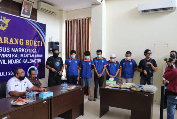 BNNP Kaltim - Pemusnahan barang bukti kali ini BNNP kaltim menggandeng Balai POM Samarinda Musnahkan Sabu denga incenerator.