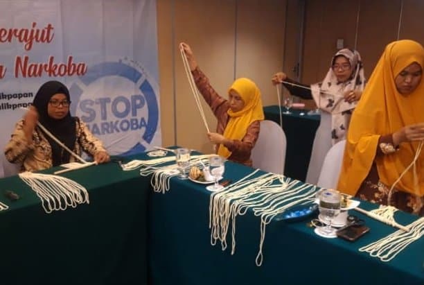 BNNK Balikpapan - memberikan Pelatihan keterampilan sulam tumpar bagi masyarakat di daerah rawan & renta narkoba dikampung gunung bugis, Kelurahan Baru Ulu, Balikpapan Barat